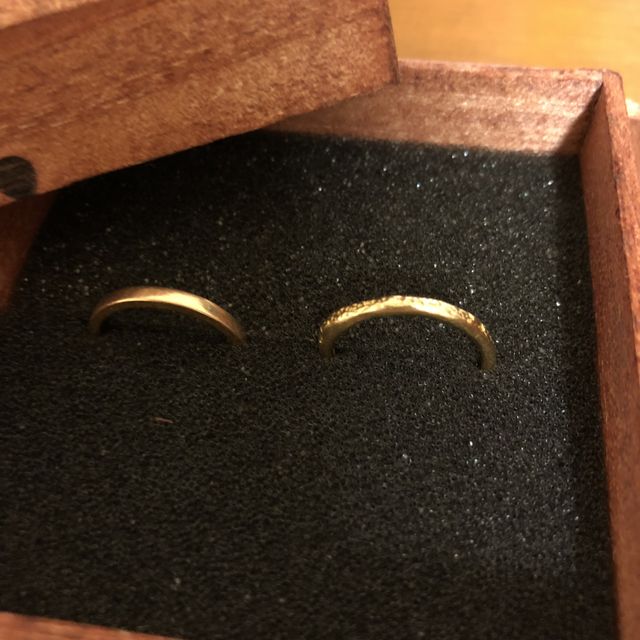 【Lovignette(ラヴィネット)の口コミ】 キラキラした指輪よりもシンプルな雰囲気のものが欲しかったのと、人とか…