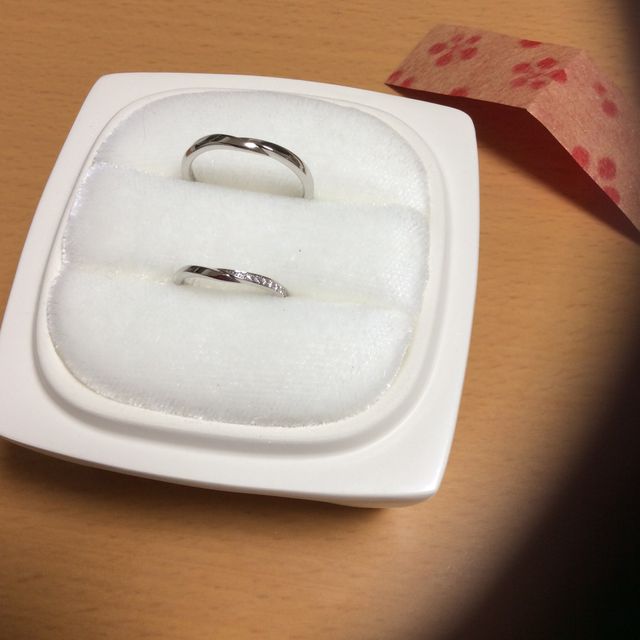 【俄(にわか)の口コミ】 もともとシンプルなデザインを探していましたが曲線があり指が細く綺麗に…