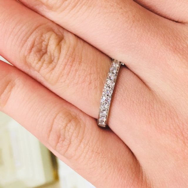 【Mariage ent(マリアージュエント)の口コミ】 たくさんのダイヤが付いており、しっかりとした白い輝きが上品な印象のリ…