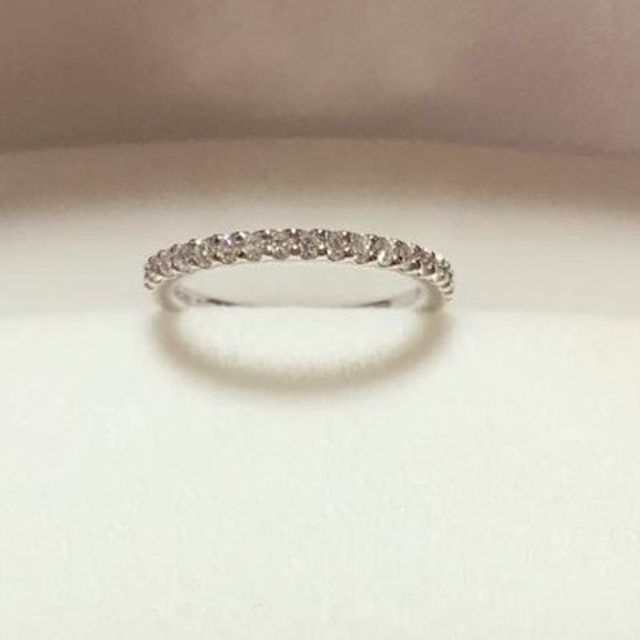 【STAR JEWELRY(スタージュエリー)の口コミ】 指輪を試着した際、あまりにも指なじみが良く驚きました。指輪をはめてい…