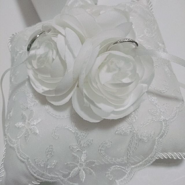 【4℃ BRIDAL(ヨンドシーブライダル)の口コミ】 色んな指輪を試し、1番指にフィットする形でした。婚約指輪を買わず、結婚…