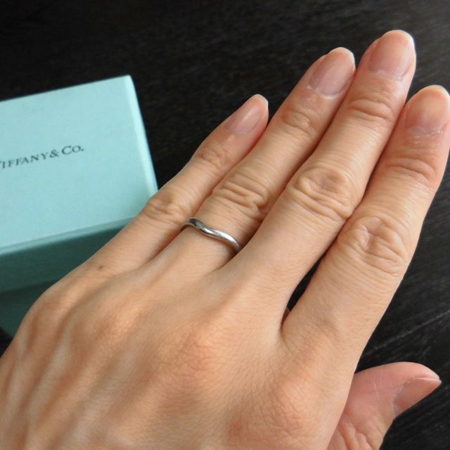 【ティファニー(Tiffany & Co.)の口コミ】 見た目の丸いフォルムからも女性らしさを感じられます。リング自体にも丸…
