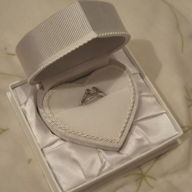 【中央宝石研究所の口コミ】 サプライズでもらったものなので、旦那様が選んでくれました。
もらったと…