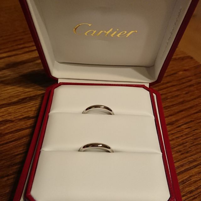 【カルティエ(Cartier)の口コミ】 とにかくシンプルなものと決めていました。
プラチナかゴールドで悩んで、…
