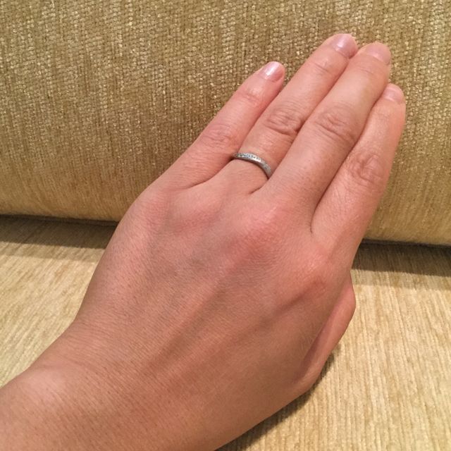 【4℃ BRIDAL(ヨンドシーブライダル)の口コミ】 シンプルで、夫とのバランスが良いものを探していました。

男女共に形状…