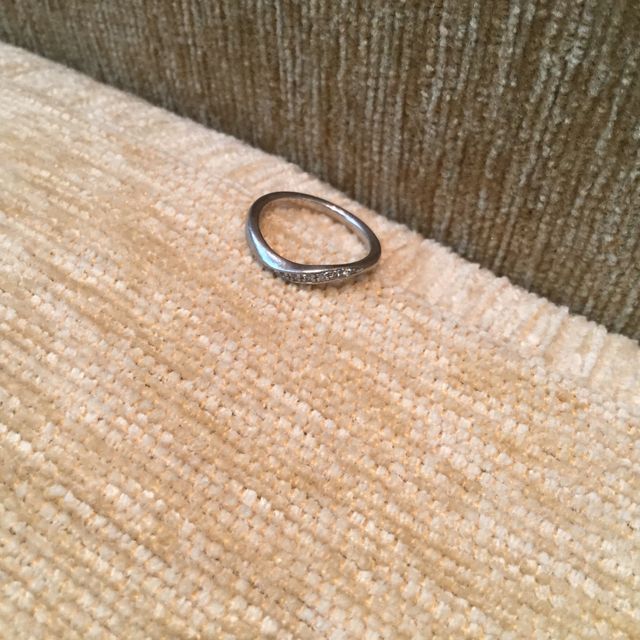 【4℃ BRIDAL(ヨンドシーブライダル)の口コミ】 シンプルで、夫とのバランスが良いものを探していました。

男女共に形状…