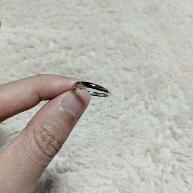 【銀座ダイヤモンドシライシの口コミ】 シンプルな結婚指輪を探していました。宝石無しのものでも、様々な形の指…