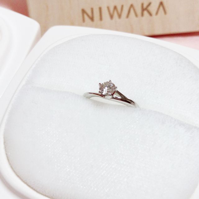 【俄(にわか)の口コミ】 水嶋ヒロ、絢香夫妻が付けているため、ブランド名は知っていました。
ネッ…