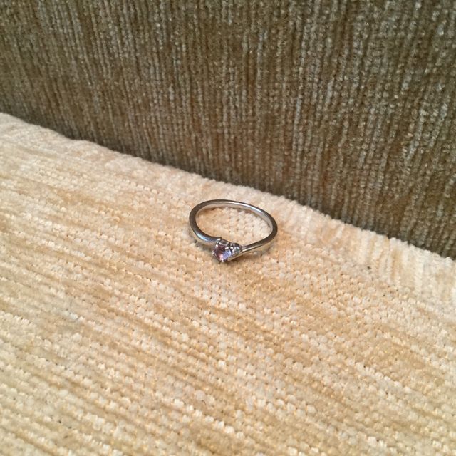 【4℃ BRIDAL(ヨンドシーブライダル)の口コミ】 元々婚約指輪は購入予定はなかったのですが、形だけでも買ってあげたいと…