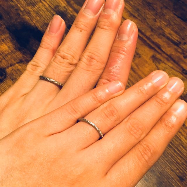 【Lovignette(ラヴィネット)の口コミ】 ハンドメイドならではの温もりあるデザイン、不均一なリングの太さがオン…