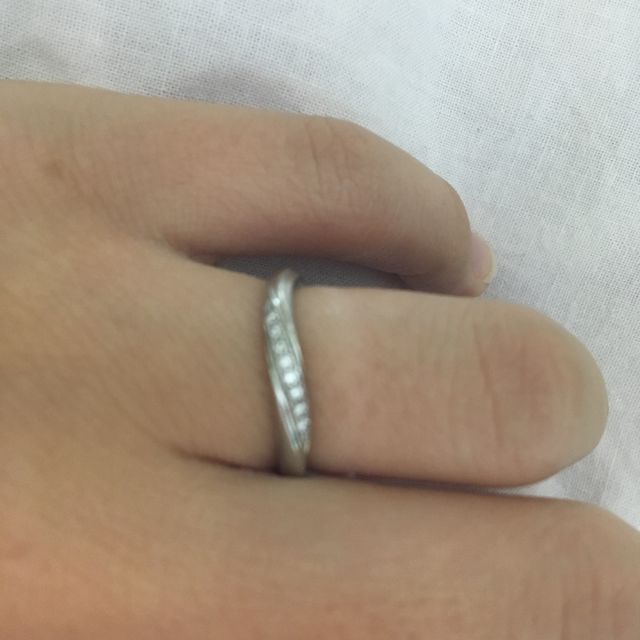 【4℃ BRIDAL(ヨンドシーブライダル)の口コミ】 他ブランドも見たが、指輪のデザインがとても気に入った。どちらかという…