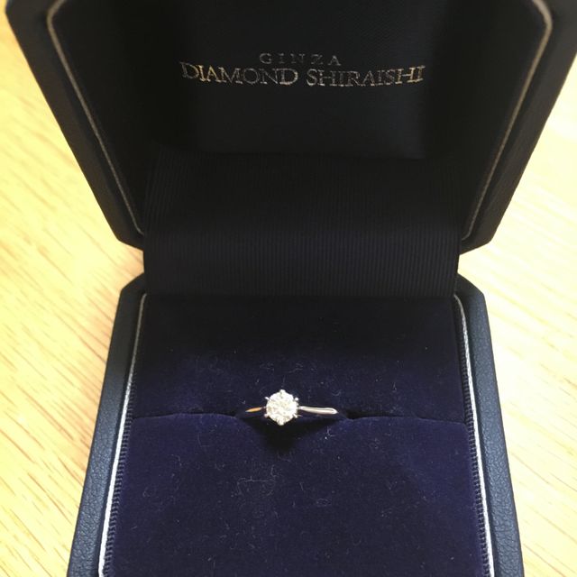 【銀座ダイヤモンドシライシの口コミ】 ほかの指輪では見ていてあまりピンとこなかったですが、手と手を重ねたよ…