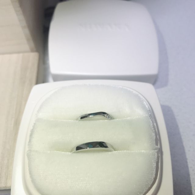 【俄(にわか)の口コミ】 試着した際に
指に馴染んだのと
あまり選ばれる方が少ないというお話だっ…