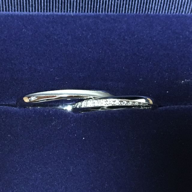 【銀座ダイヤモンドシライシの口コミ】 婚約指輪は購入しなかったため、ダイアが入っている結婚指輪を探しており…