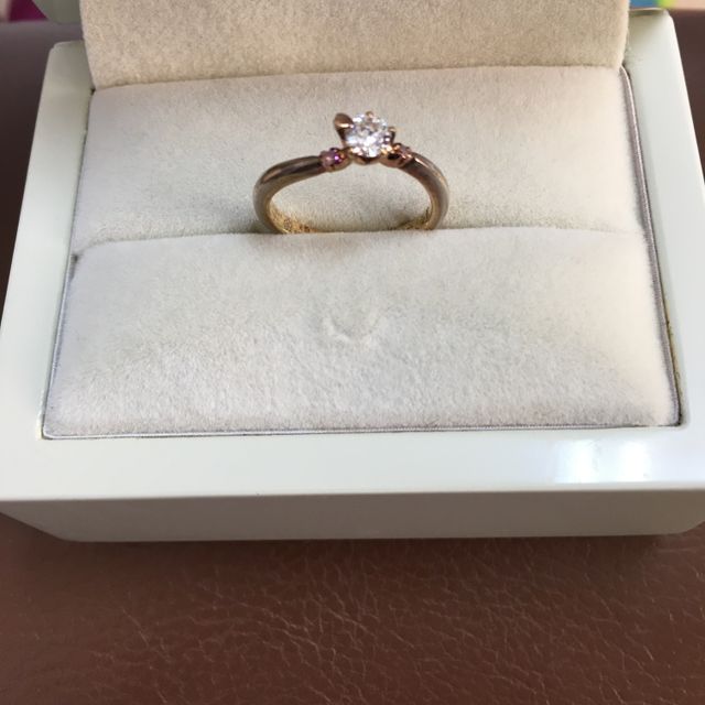 【杢目金屋(もくめがねや)の口コミ】 桜の花びらのアクセントがとても可愛く、ほかのブランドにはないオリジナ…