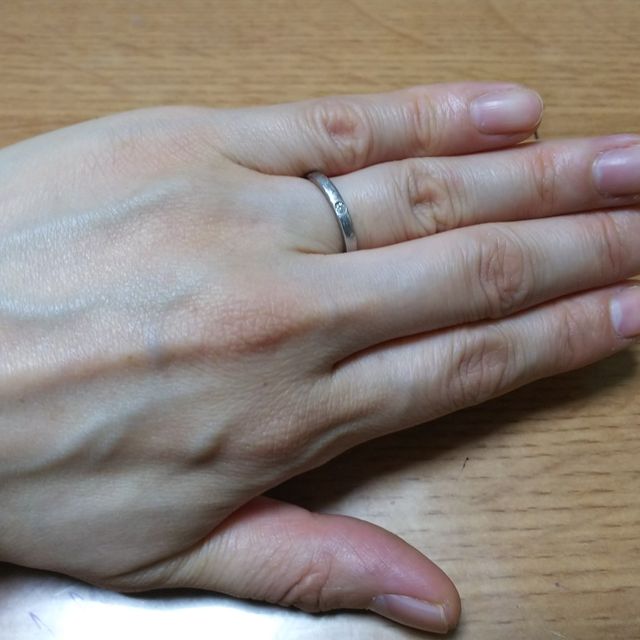 【4℃ BRIDAL(ヨンドシーブライダル)の口コミ】 シンプルなデザインで日常的に使いやすいものを選びました。仕事上引っ掛…