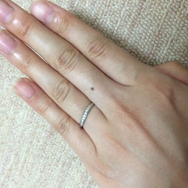 【canal4℃(カナルヨンドシー)の口コミ】 婚約指輪と重ね付けした際の相性を考えて、S字ラインの指輪を探していまし…