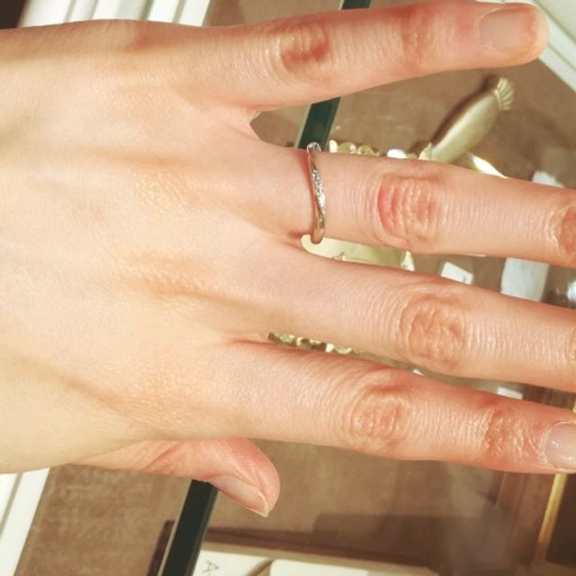 【A・D・A(エー・ディー・エー)の口コミ】 緩やかなウェーブの装飾が入っており、ストレートタイプとウェーブタイプ…