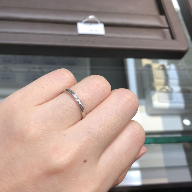 【アイプリモ(I-PRIMO)の口コミ】 ダイヤがついているシンプルなデザインを探していました。キラキラすぎず…