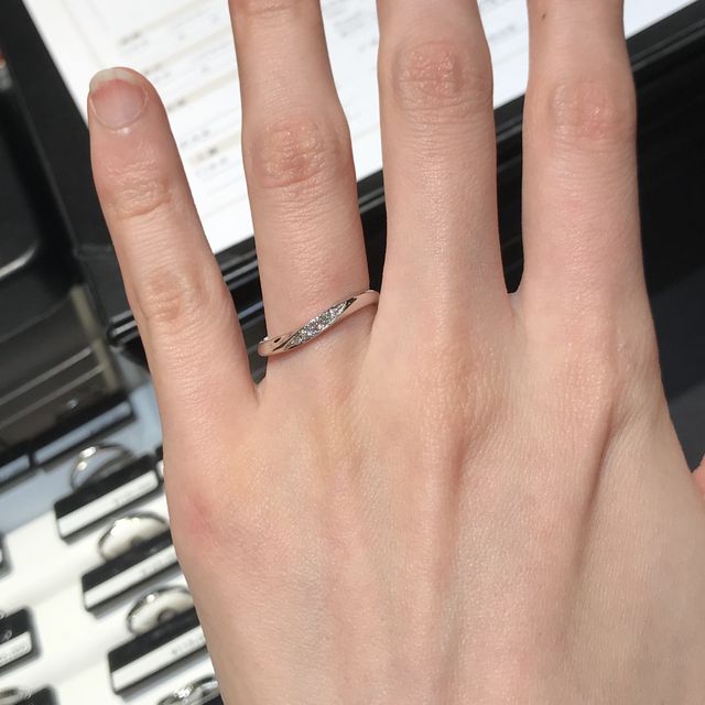 【ラザール ダイヤモンド(LAZARE DIAMOND)の口コミ】 何よりダイヤモンドの輝きは一番キラキラしていました。ラザール さんはカ…