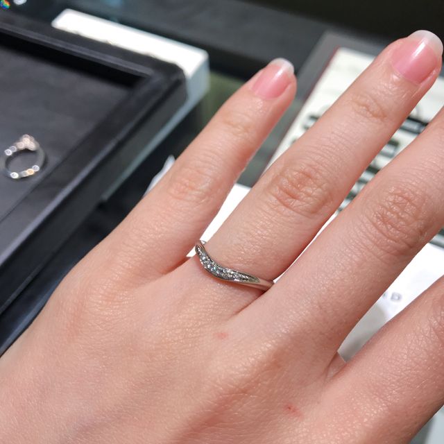 【ラザール ダイヤモンド(LAZARE DIAMOND)の口コミ】 婚約指輪との組み合わせが抜群に良かったのが決めてです。男性用もあまり…