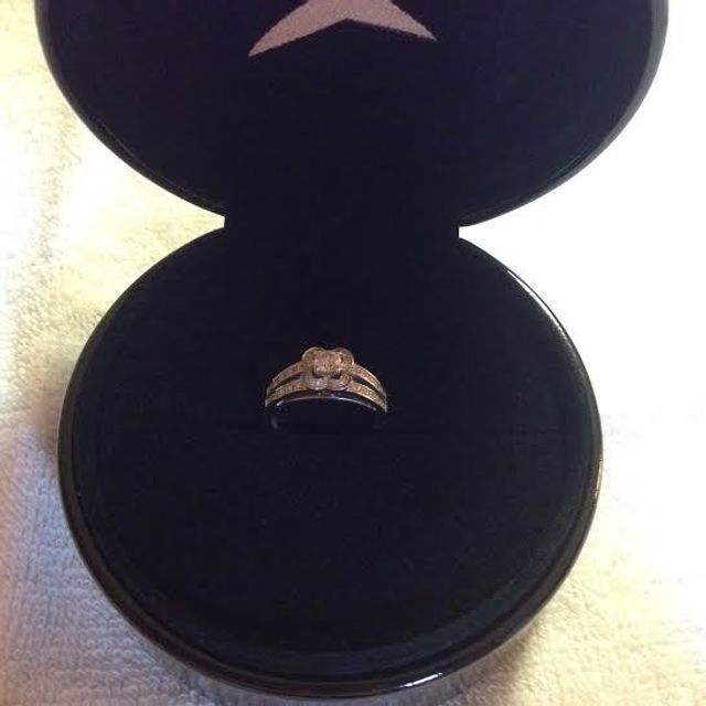 【MAUBOUSSIN(モーブッサン)の口コミ】 店頭で見かけた瞬間、一目ぼれしました。デザインがとても気に入っていま…