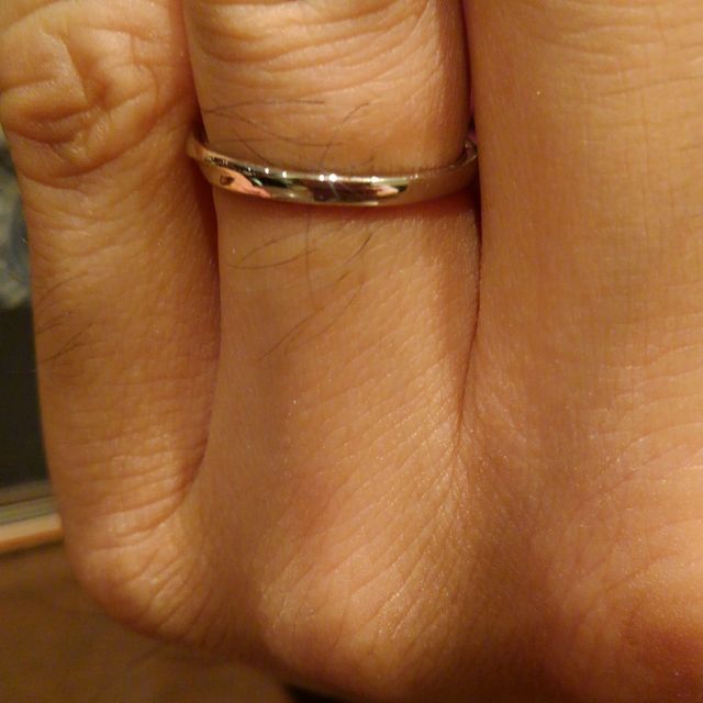 【4℃ BRIDAL(ヨンドシーブライダル)の口コミ】 元々指輪をしない二人だったので、デザインよりもつけ心地を重視したので…