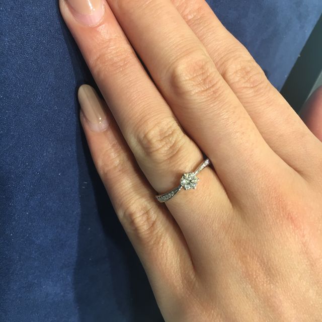 【WATANABE / 卸商社直営　渡辺の口コミ】 デザインとダイヤの種類が豊富で色々の中から探せてよかった。決めて手は…