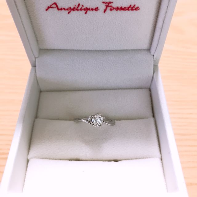 【アンジェリックフォセッテ(Angelique Fossette)の口コミ】 シンプルなデザインと付け心地の良さが決め手で購入しました。
ダイヤモン…