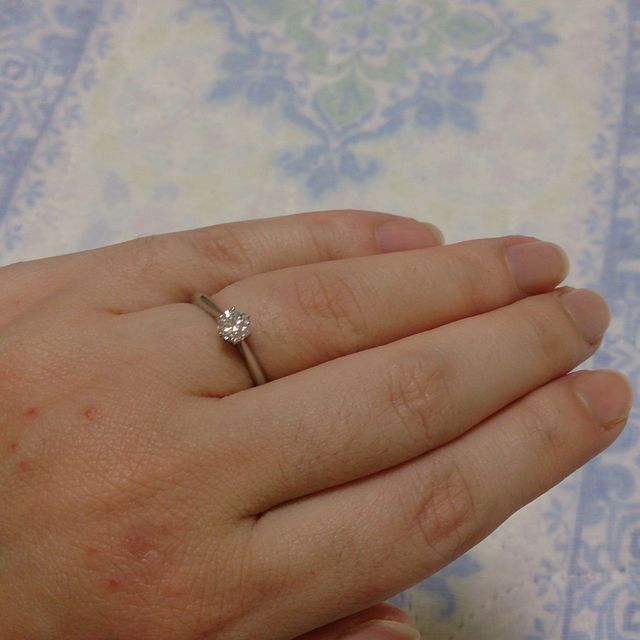 【銀座ダイヤモンドシライシの口コミ】 ダイヤモンドの輝きが青く、とても美しかったところです。10種類以上ダイ…