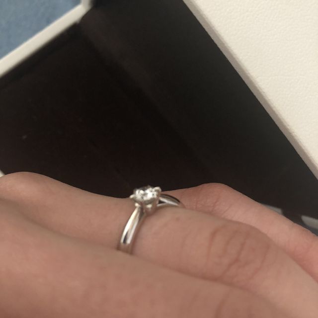 【アイプリモ(I-PRIMO)の口コミ】 旦那さんが選んでくれた指輪でした。シンプルですが、結婚指輪と重ね付け…