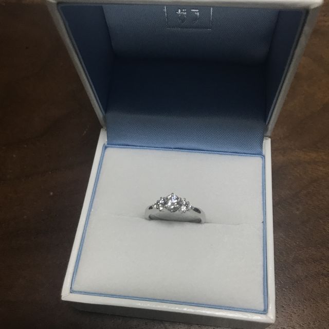 【GALA JEWELRY(ガラジュエリー)の口コミ】 両側にメレダイヤが3石ずつ入っているようなデザインはなかなかハイブラン…