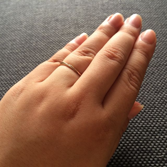 【THE KISS(ザ・キッス)の口コミ】 女性らしいピンクゴールドにダイアモンドが主張しすぎない感じがよかった…
