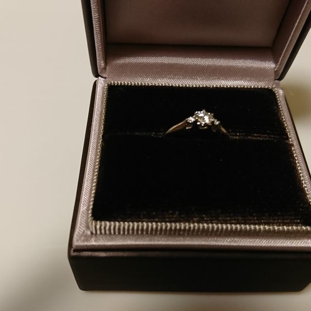 【アイプリモ(I-PRIMO)の口コミ】 横から見ると、指輪の土台部分がハートになっているので、甘すぎるのは苦…