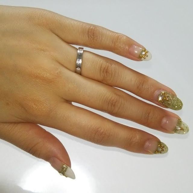 【カルティエ(Cartier)の口コミ】 結婚指輪を探していると、丸みを帯びた形が多かったのですが、夫婦お互い…