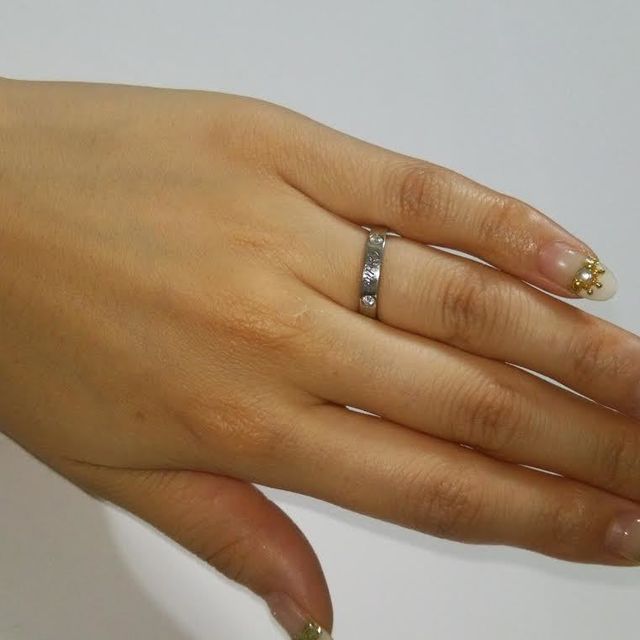 【カルティエ(Cartier)の口コミ】 結婚指輪を探していると、丸みを帯びた形が多かったのですが、夫婦お互い…