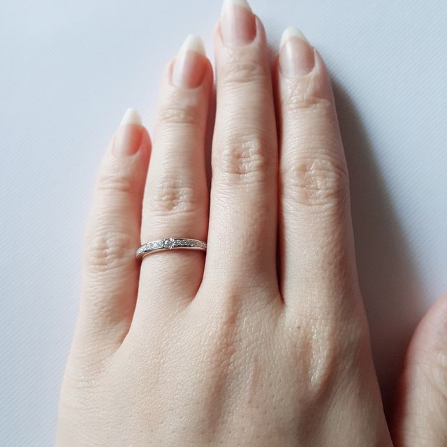 【ラザール ダイヤモンド(LAZARE DIAMOND)の口コミ】 ダイヤが綺麗であること、ストレートデザインが綺麗であることがおおきな…