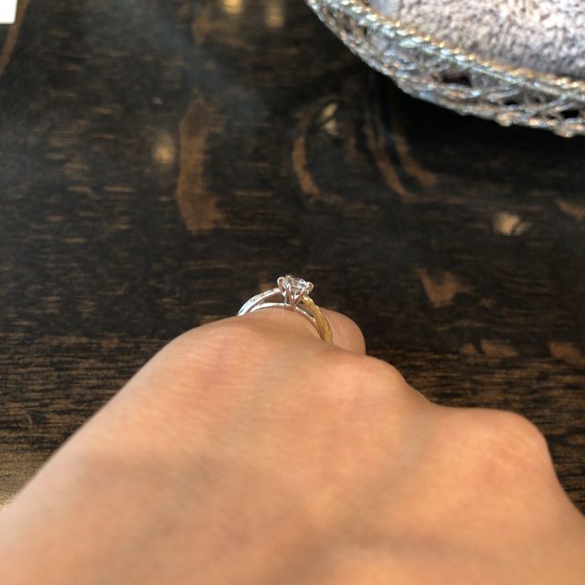 【ケイウノ ブライダル(K.UNO BRIDAL)の口コミ】 試着した指輪は、セミオーダータイプで、フレームとダイヤをそれぞれ選べ…