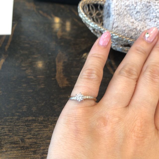 【ケイウノ ブライダル(K.UNO BRIDAL)の口コミ】 試着した指輪は、セミオーダータイプで、フレームとダイヤをそれぞれ選べ…