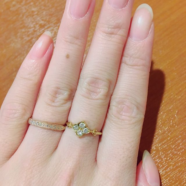 【AFFLUX(アフラックス)の口コミ】 他にはないデザイン性と、指輪言葉が素敵だなと思い選びました。ただのシ…