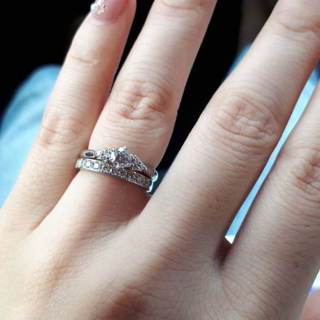 【銀座ダイヤモンドシライシの口コミ】 指輪の決め手は１粒ダイアがシンプルに際立って、かつ地味過ぎないという…