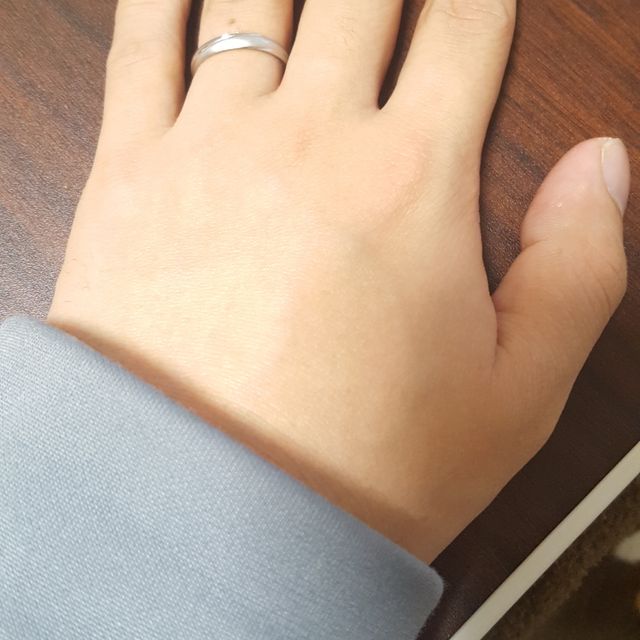 【PILOT BRIDAL(パイロットブライダル)の口コミ】 初めは、無骨な金属で変わった指輪がよかったのですが、試着して行くうち…