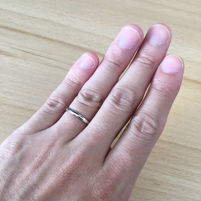 【銀座ダイヤモンドシライシの口コミ】 シンプルであり光沢を放つ指輪を希望しておりました。試着していく中で太…