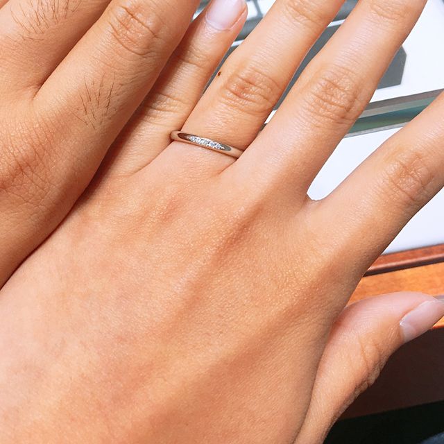 【銀座ダイヤモンドシライシの口コミ】 まず、はめた時のフィット感があり違和感なくつけることができました。ダ…