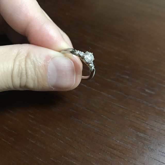 【エクセルコダイヤモンド(EXELCO DIAMOND)の口コミ】 店頭での接客がとても丁寧で、婚約指輪選びに不慣れな男性である私をリー…