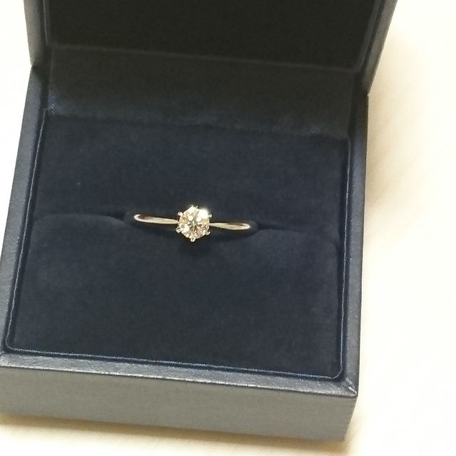 【エクセルコダイヤモンド(EXELCO DIAMOND)の口コミ】 サプライズを相手に渡したかったので、婚約指輪を探していました。最初は…