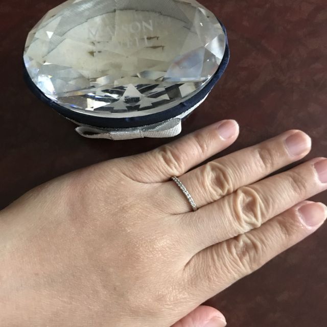 【MAISON JEWELL(メゾンジュエル)の口コミ】 肌が弱いのでプラチナにした。最初はシンプルで華奢なリングを探していた…