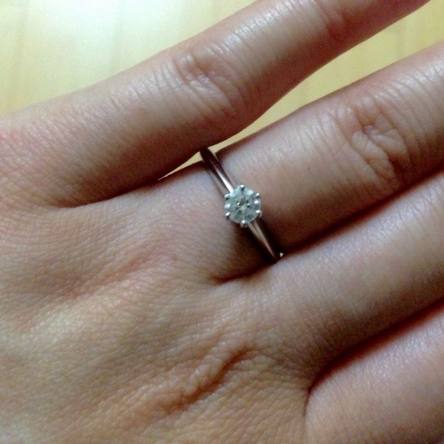 【ティファニー(Tiffany & Co.)の口コミ】 1粒ダイヤのエンゲージメントリングに憧れていたので大満足です。ダイヤが…