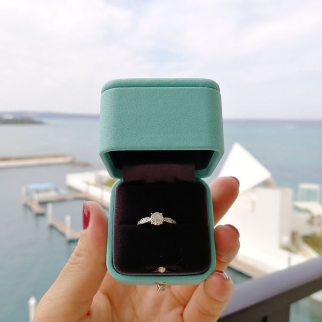 【ティファニー(Tiffany & Co.)の口コミ】 大きな粒と周りのミレダイヤの輝き、またダイヤに向かってます細くなって…