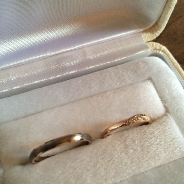 【Angejouer(アンジュエ)の口コミ】 飽きの来なそうなシンプルなデザインなのに少しカーブしているところが指…